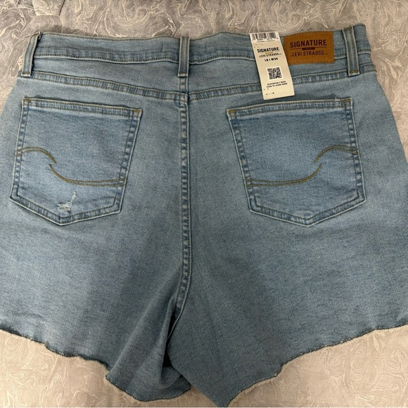 NWT Levi’s Jean Shorts - Picture 2 of 9